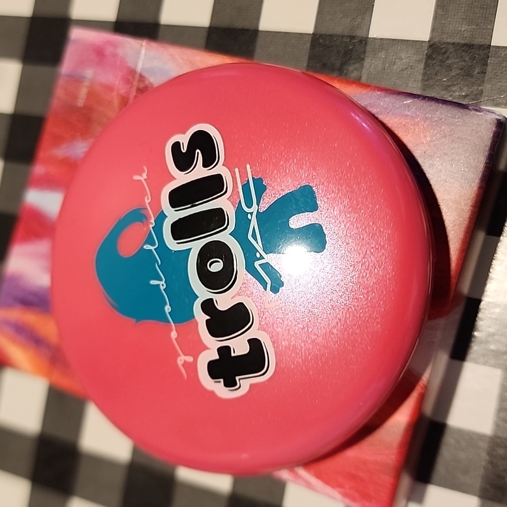 MAC COSMETICS TROLLS!